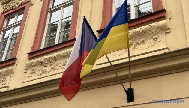 Чеські волонтери відзначають суттєве зростання кількості донатів на підтримку України після телефонної розмови між Зеленським та Трампом.