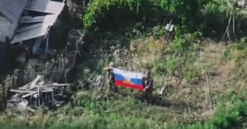 Наші бійці спецпризначення захопили в полон двох агресорів, які намагалися підняти російський прапор у Донецькій області. ВІДЕО