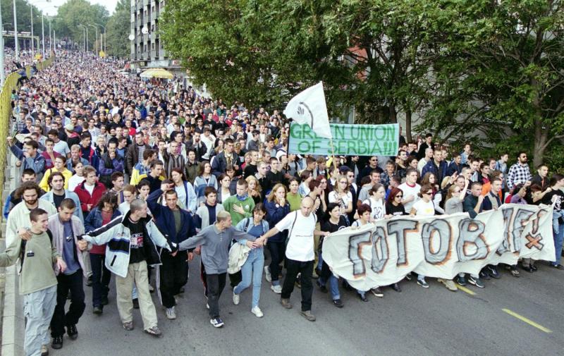 П'ять днів масштабних акцій протесту в Сербії: сотні травмованих серед протестувальників і правоохоронців.