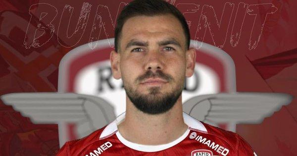 Форвард неймовірним сейвом у стилі 