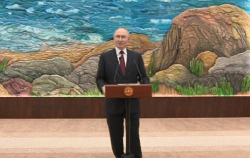 Очільник Кремля безцеремонно висловив думку, що укладати угоди з українським керівництвом не має сенсу, проте все ж бажає досягти угоди.