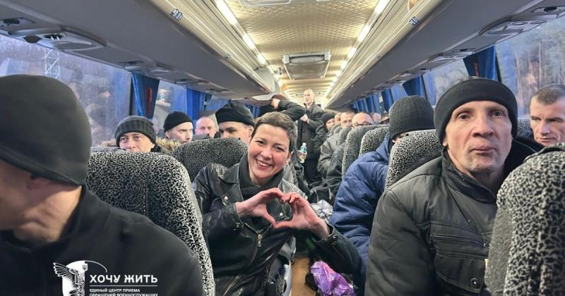 У Білорусі відбулись звільнення Марії Колесникової, Алесю Беляцького, Віктора Бабарика та багатьох інших політичних в'язнів. ФОТОграфічний звіт.