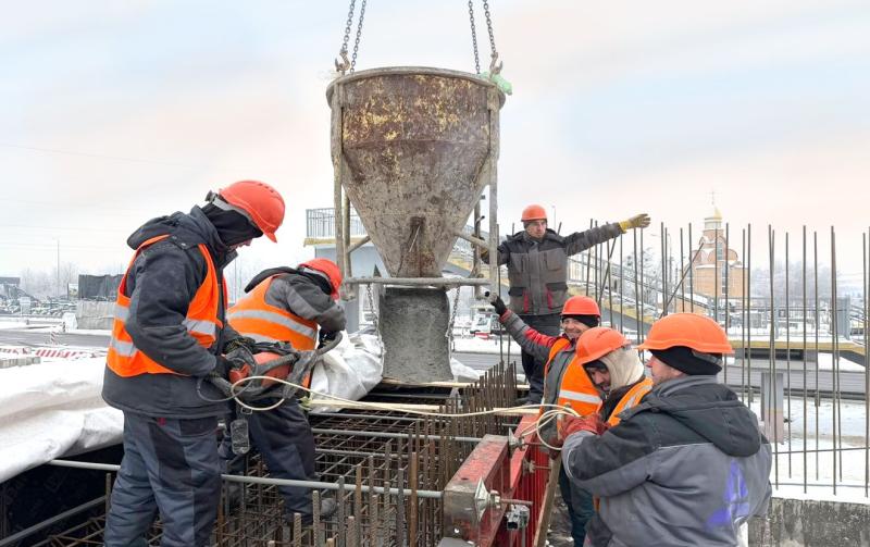 Поряд з Вітою-Поштовою знову розпочали роботи на розв'язці, оскільки температура підвищилася.