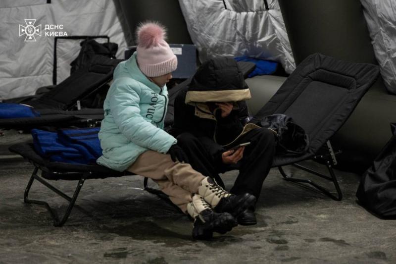 Нічні обстріли з боку російських сил призвели до поранення близько 40 осіб та завдали шкоди 170 об'єктам, повідомляє Міністерство внутрішніх справ.