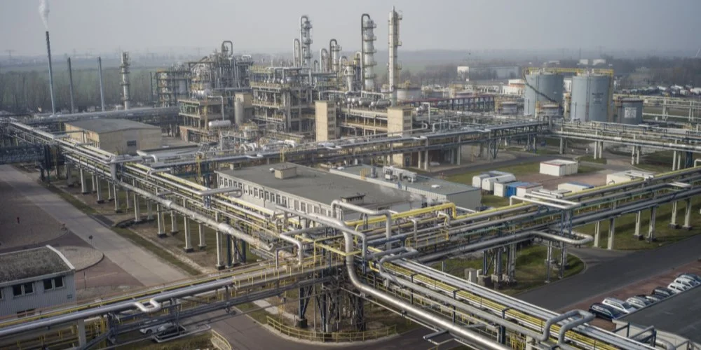 Протягом року обсяги інвестицій зменшилися в шість разів. Хімічна промисловість Європейського Союзу опинилася в серйозній кризі, і були визначені три основні причини цього явища.