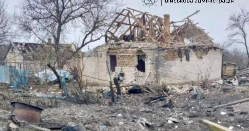 Російські війська здійснили обстріл КАБами по населеному пункту Зарічне в Запорізькій області: внаслідок атаки постраждали дві жінки, також зазнали пошкоджень кілька житлових будинків. ФОТО.