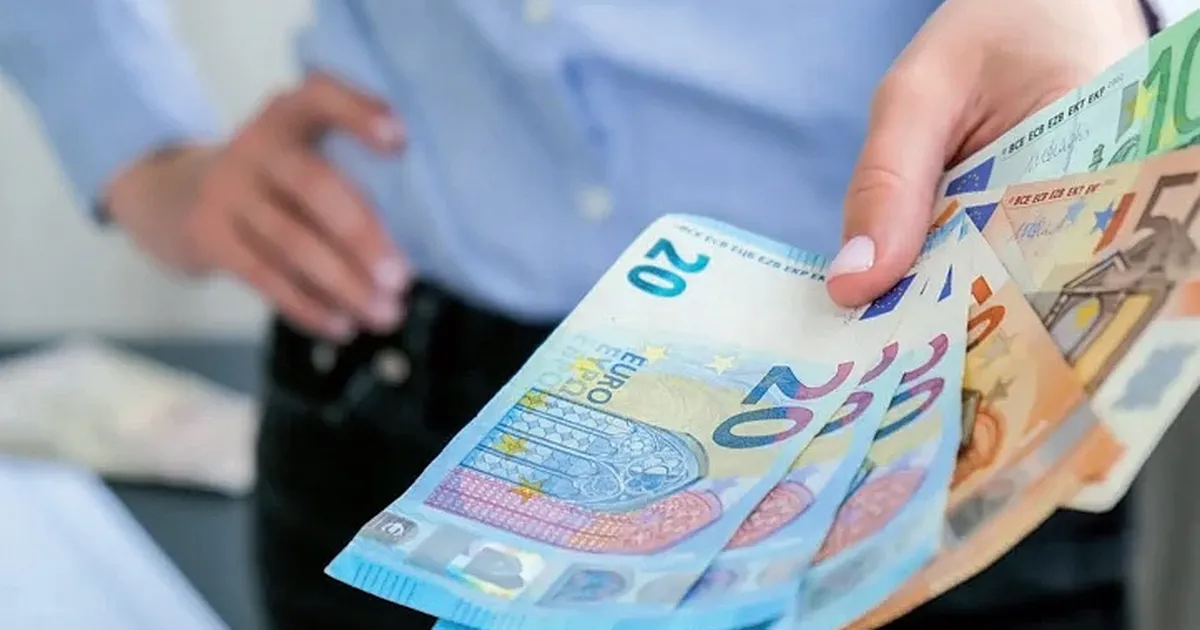 Мінімальна заробітна плата в країнах Європейського Союзу коливається від 620 до 2704 євро на місяць.