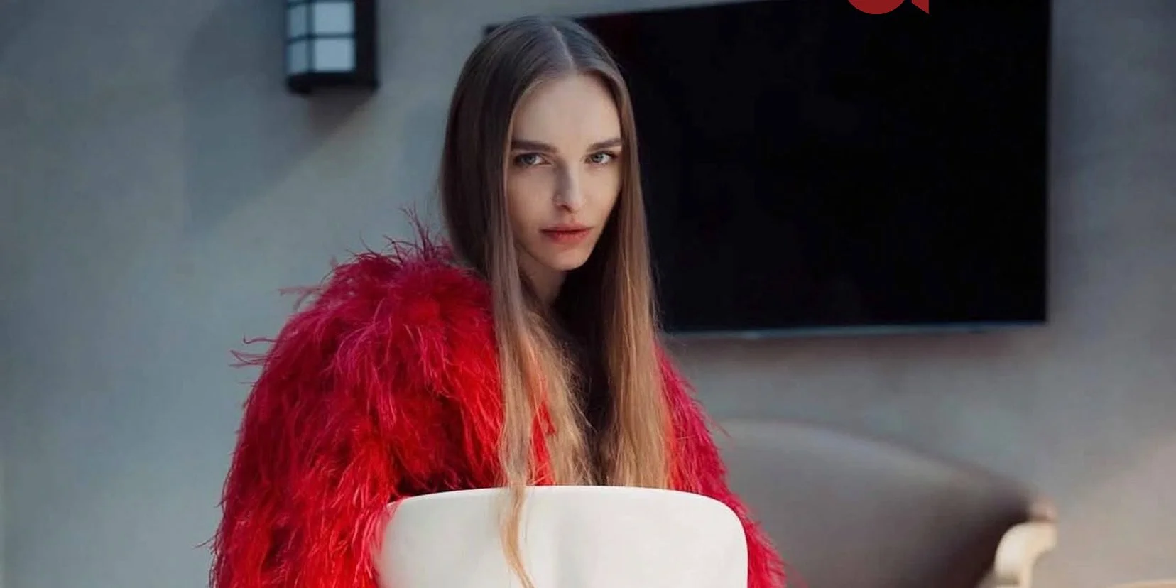 Сплативши за навчання та придбавши квитки додому, я натрапив на інформацію від Слідство.Інфо про українську модель, яка займалася пошуком 