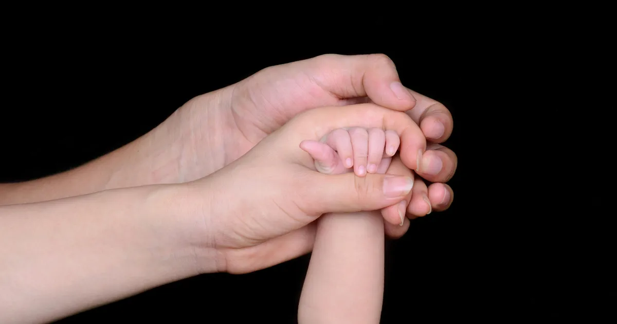 У Луцьку матір залучала свою трирічну доньку до створення порнографічного матеріалу.