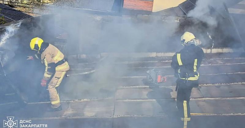У Рахівському районі вдалося врятувати чоловіка з охопленого вогнем будинку (ФОТО)