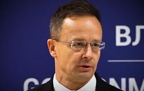 Сійярто прибув до Міністерства закордонних справ і негайно знищує матеріали, пов'язані із санкціями, - зазначив Мадяр.