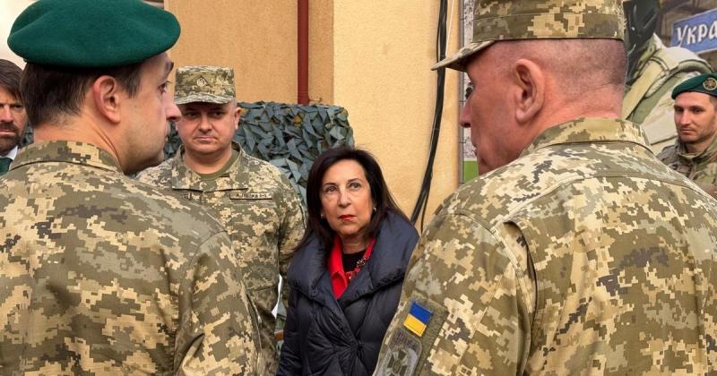 Іспанія надасть Україні 100 бронемашин VAMTAC разом із партією артилерійських боєприпасів.