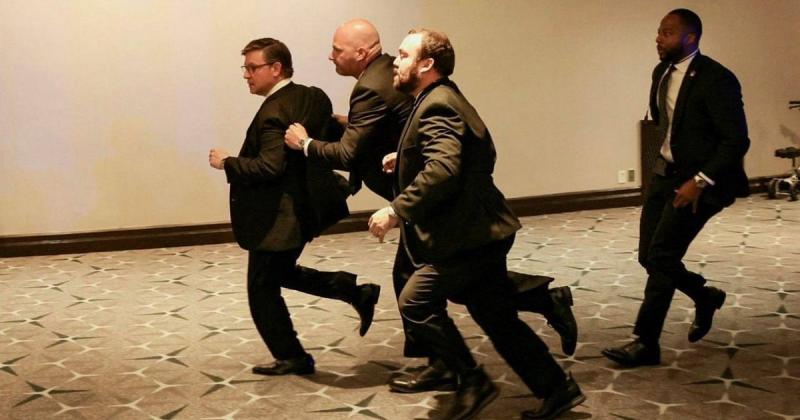 Ми висловлюємо своє обурення з приводу стрілянини під час вечері кореспондентів Білого дому, - заявив Сибіга.