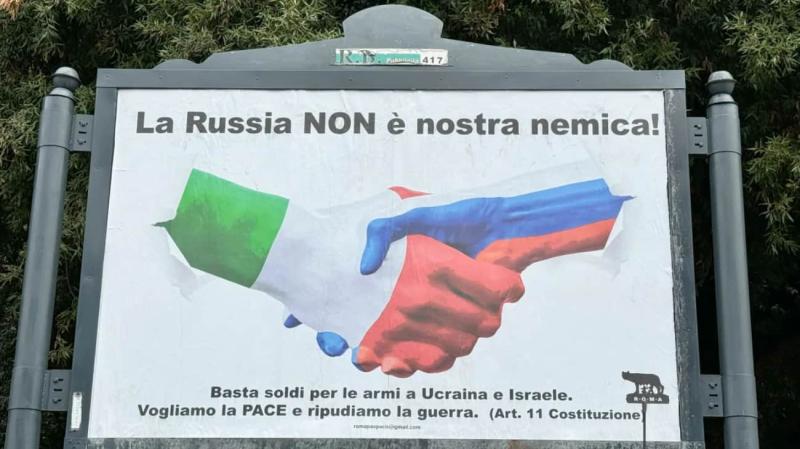 В Італії почали з'являтися тисячі плакатів, що підтримують Росію.