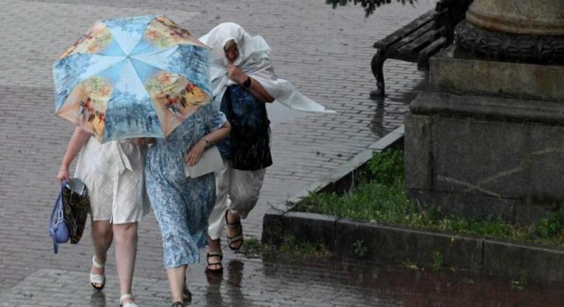 Метеоролог розповіла, в яких регіонах України очікуються дощі та сильний вітер.