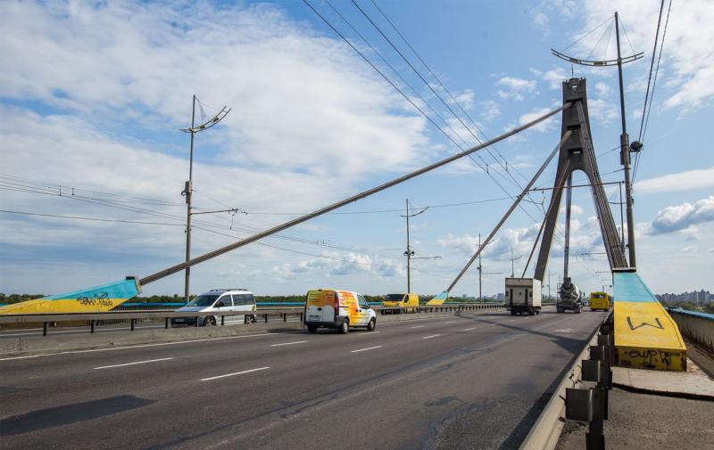 У Києві вводять обмеження на автомобільний рух: які маршрути водіям сьогодні краще уникати.