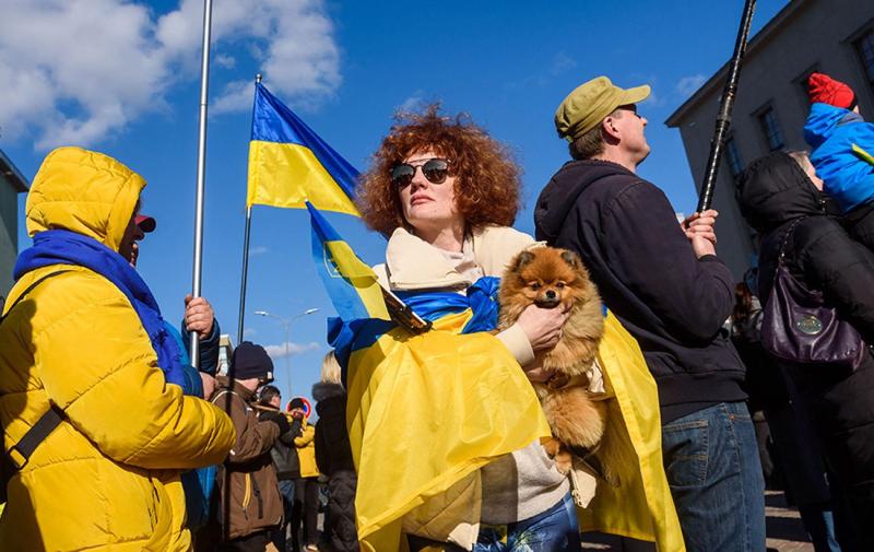 Мода як символ спротиву: Як одяг перетворився на засіб вираження протесту в Україні та інших країнах.