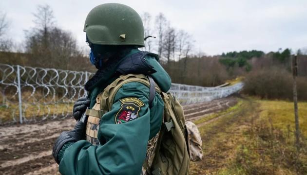 У Латвії затримали двох громадян України за організацію перевезення 25 осіб без документів.