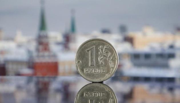 Витрати на військові потреби в Росії перевищують можливості її бюджету, що може призвести до економічного краху, зауважує експерт.