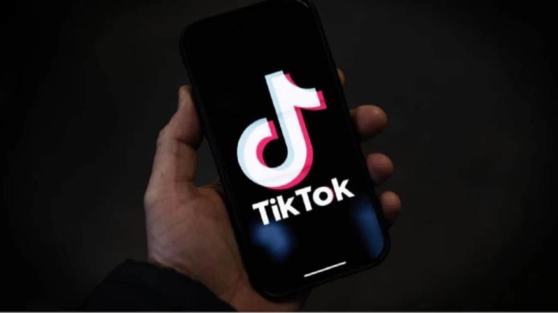 TikTok призупинив свою діяльність у США до набрання чинності заборони, повідомляють ЗМІ.