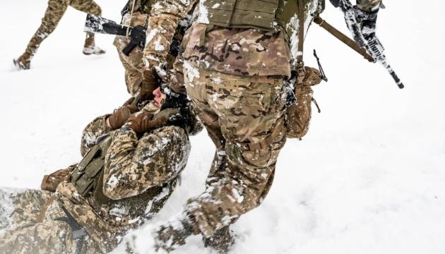 Канадські військові продемонстрували, як проводять навчання з тактичної медицини для українських військових.