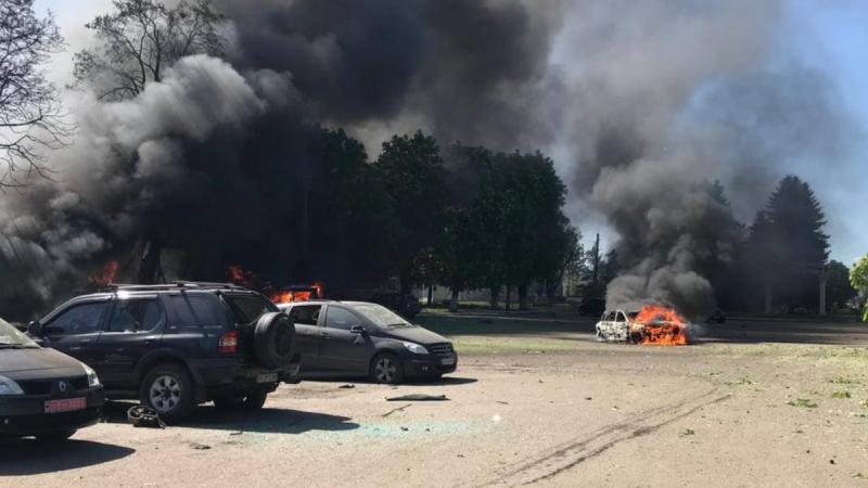 У Золочеві, що на Харківщині, лікарня постраждала в результаті дронової атаки, повідомляє обласна військова адміністрація.