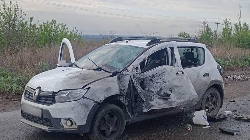Зранку на Харківщині окупанти здійснили напад на цивільний автомобіль за допомогою безпілотника, внаслідок чого троє людей отримали поранення.