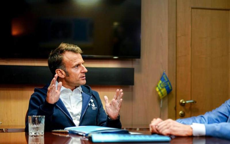 Макрон висловив свою думку про ініціативу Путіна провести переговори з Україною в Стамбулі, зазначивши, що цього не вистачає.