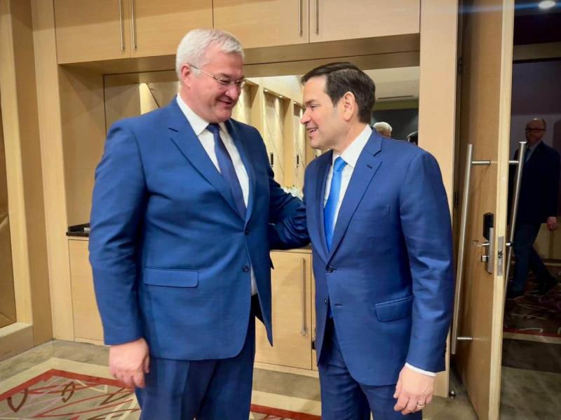 Сибіга провів зустріч з держсекретарем США в Анталії.
