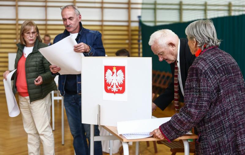 Польща проводить вибори президента: основна інформація про процедуру голосування та претендентів на пост.