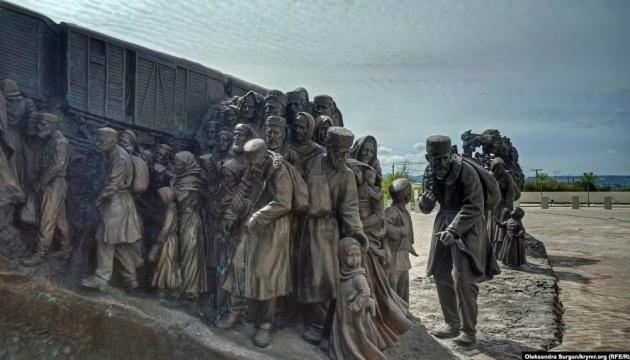 Сьогодні в Україні вшановують пам'ять жертв геноциду кримськотатарського народу.