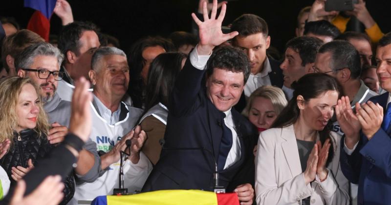 Вибори в Румунії: після завершення підрахунку голосів перемогу здобуває кандидат, що підтримує європейський курс, Нікушор Дан.