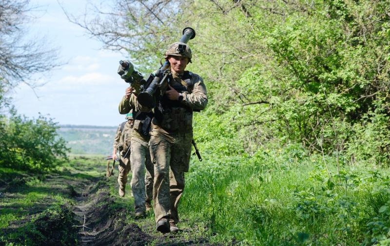 Згідно з інформацією від Збройних Сил України, протягом останніх 24 годин російські війська зазнали втрат у кількості 1040 військовослужбовців і більше 120 одиниць техніки.