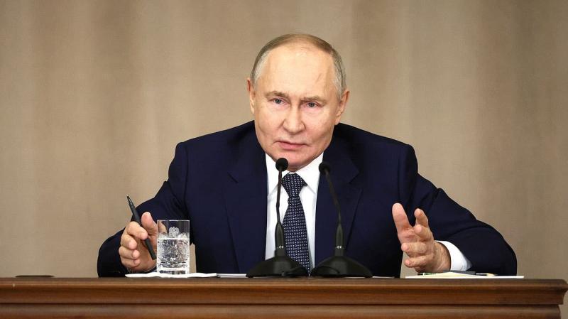 Путін переконаний, що до завершення року зможе повністю контролювати чотири регіони України, повідомляє Bloomberg.