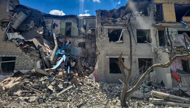 У Харківській області відбулася атака з боку російських сил за допомогою КАБ і безпілотників: протягом доби загинув один чоловік, ще восьмеро отримали поранення.