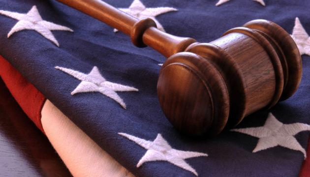 Суд у Сполучених Штатах скасував значну частину торгових тарифів, введених адміністрацією Трампа.