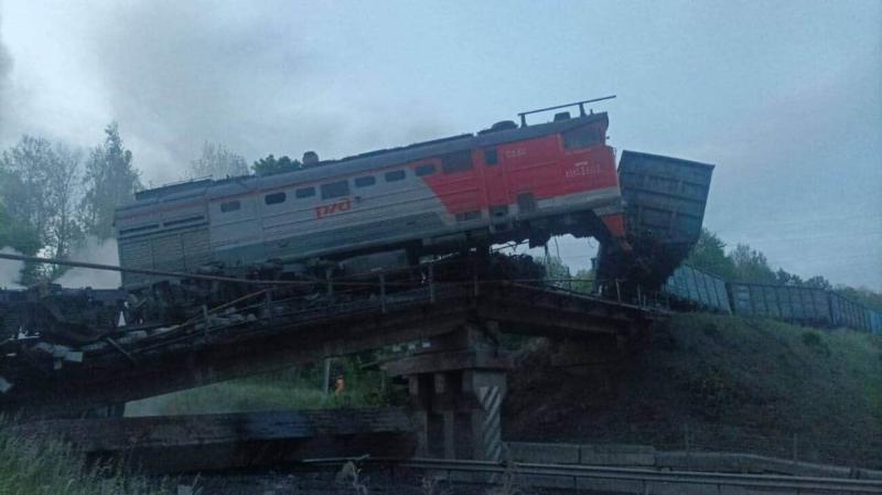 Ще один міст у Росії зазнав обвалу.