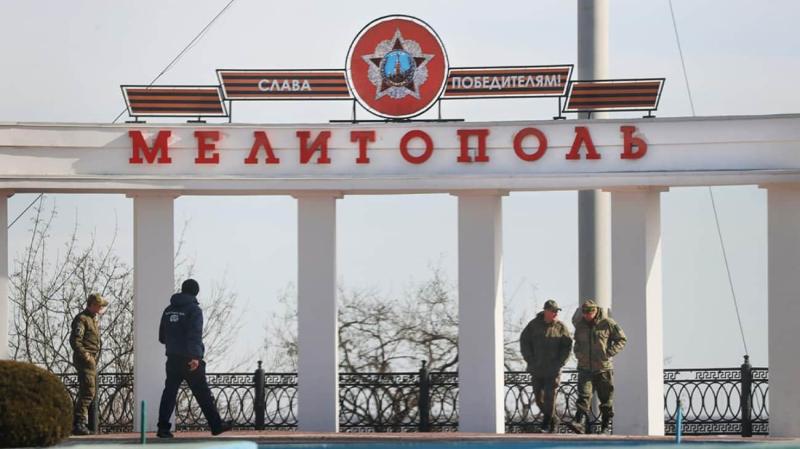 У районі Мелітополя стався вибух, внаслідок якого був знищений військовий потяг ворога.