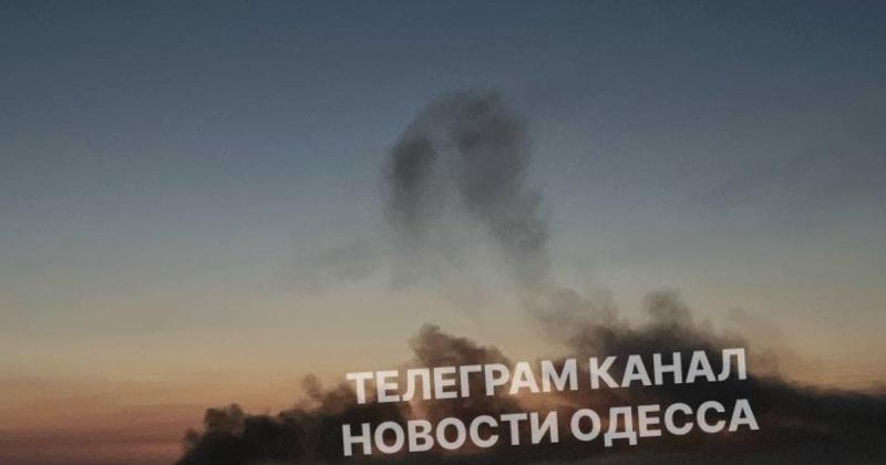 В Одесі було зафіксовано серію вибухів, що призвело до початку кількох пожеж, згідно з інформацією від моніторингових джерел.