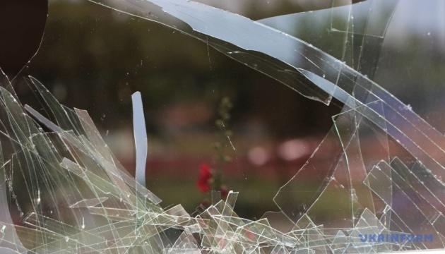 Київська область піддалася ракетному обстрілу, внаслідок чого є постраждалі, пошкоджено кілька будівель та виникли пожежі.
