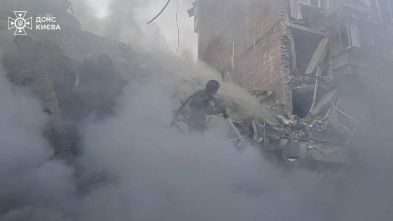 Зеленський повідомив, що Росія здійснила запуск більше 440 безпілотних апаратів і 32 ракет.