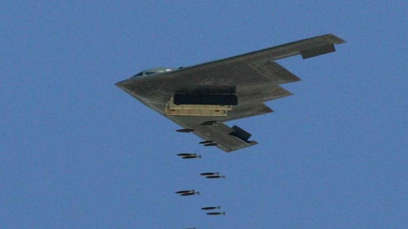 США завдали ударів по ядерним об'єктам Ірану, використовуючи авіаційні бомби.