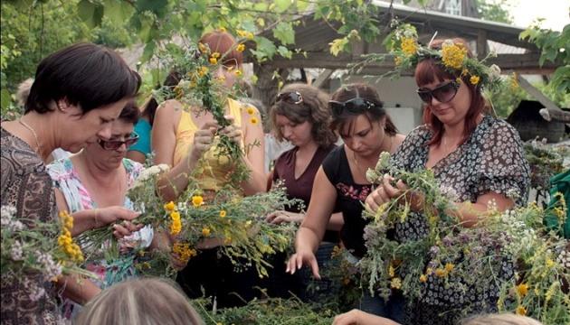Свято Івана Купала в Луганщині: Усі мали пройти очищення за допомогою вогню, води та рослин.
