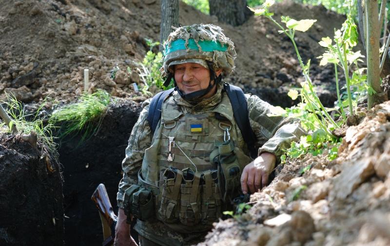 Згідно з інформацією Генерального штабу, Росія за останню добу зазнала втрат у 1200 військовослужбовців та більше ста одиниць автомобільної техніки.