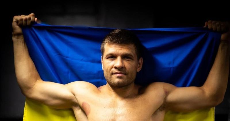 Тріумфальне повернення: знаменитий український боксер здобув перемогу нокаутом над своїм суперником (відео)