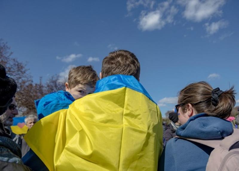 Кількість дітей, які стали жертвами в Україні, зростає - повідомляє ЮНІСЕФ.