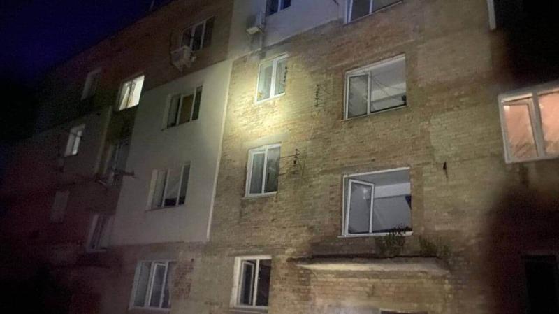 Окупанти завдали ударів дронами по Київській області: троє людей отримали поранення, зазнано значних ушкоджень.