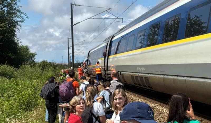 У Франції було евакуйовано пасажирів зі швидкісного потяга Eurostar: подорож тривала 11 годин замість запланованих 2.