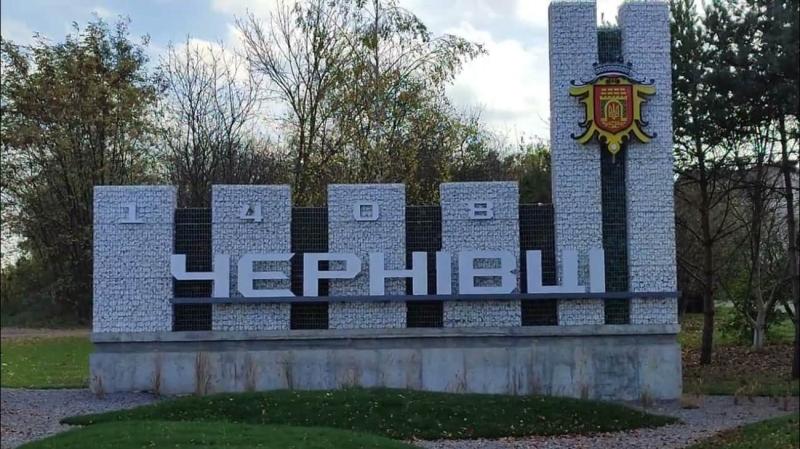 У Чернівцях чотири особи стали жертвами уламків, що залишилися після російських атак.