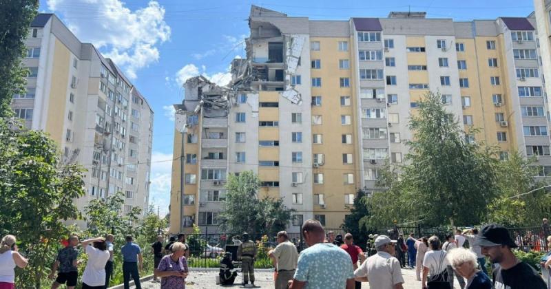 Вибух у багатоповерховому будинку в Саратові зруйнував цілий під'їзд: є загиблі (фото, відео)